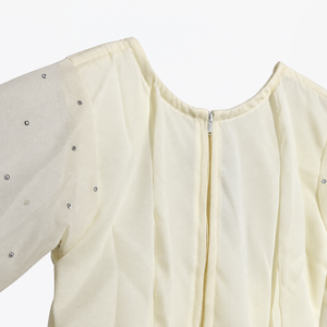 Back neckline zipper detail